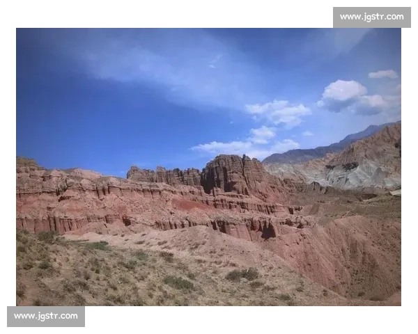 青海贵德：3500 选手逐梦黄河丹霞间