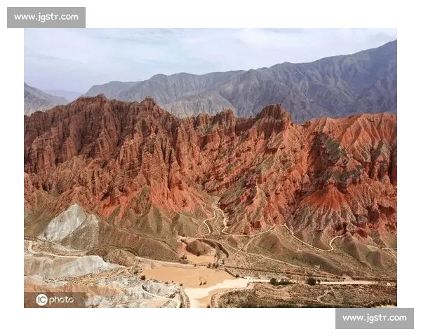 青海贵德:3500 选手逐梦黄河丹霞间